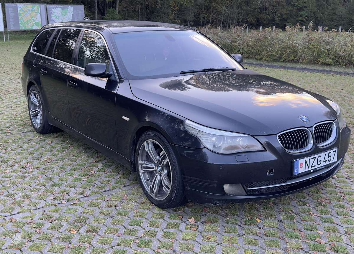 BMW 525 2007 — салон