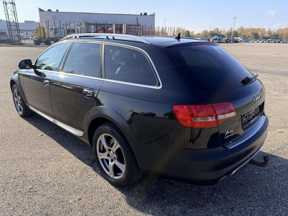 Audi A6 2010 — салон
