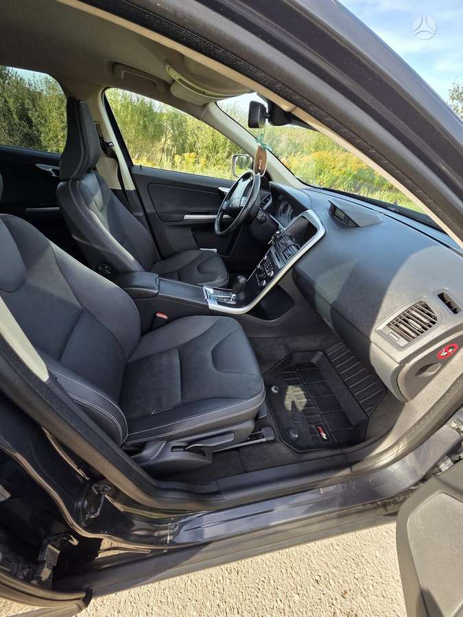 Volvo XC60 2008 — engine 2400 cm³, 185 HP (136kW)