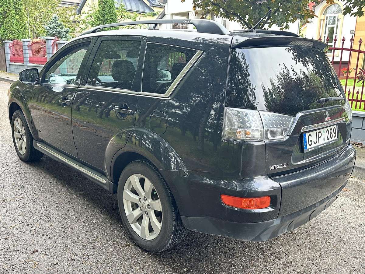 Mitsubishi Outlander 2013 — engine 2179 cm³, 156 HP (115kW)