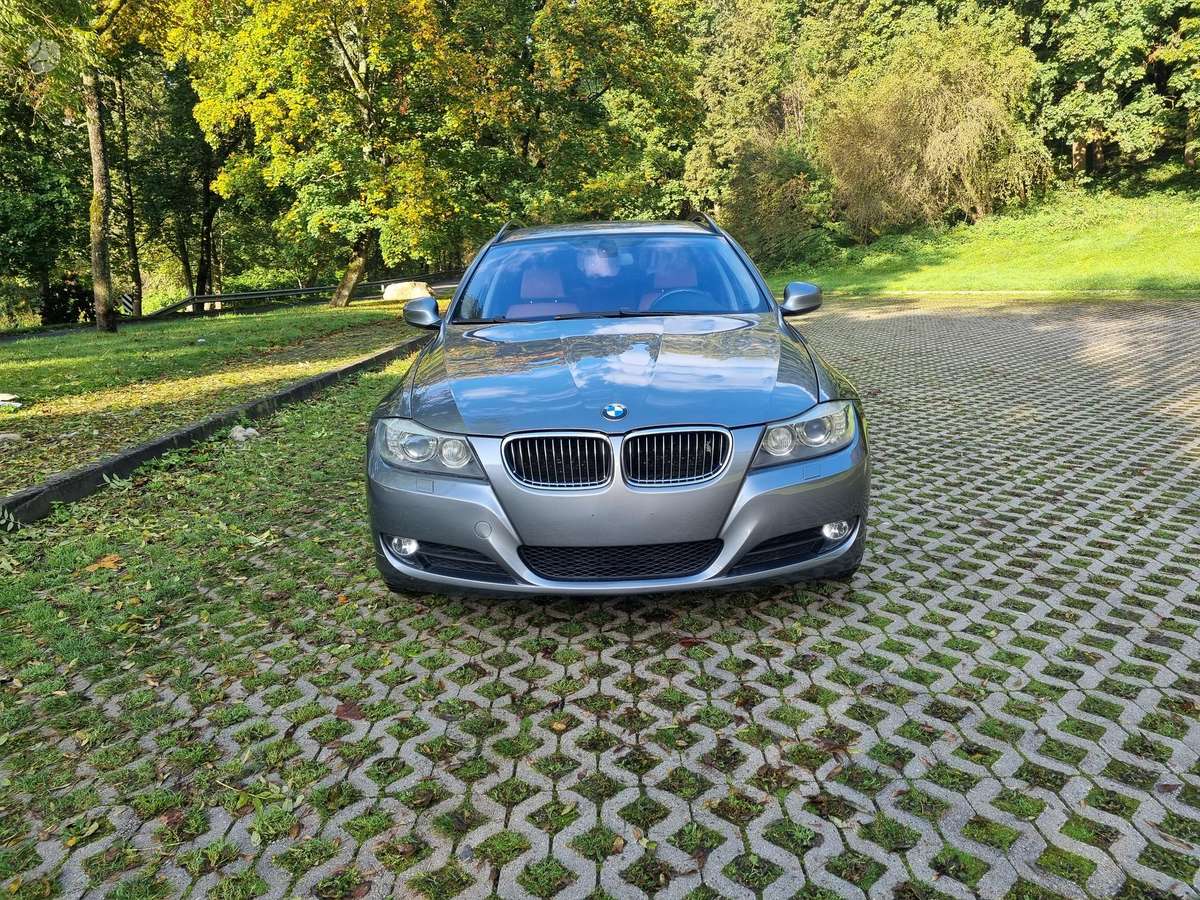 BMW 325 2009 — вигляд ззаду