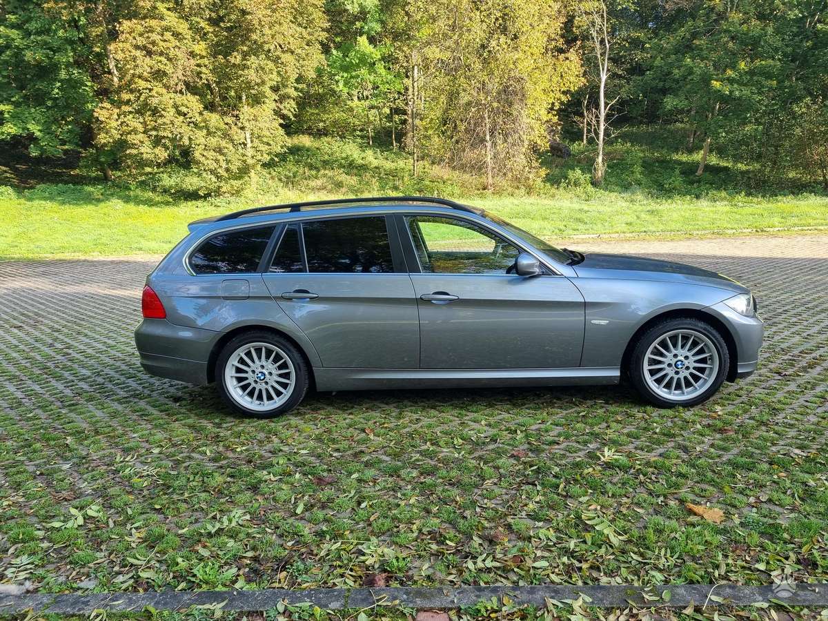 BMW 325 2009 — двигун 2996 cm³, 218 HP (160kW)