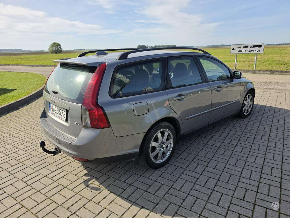 Volvo V50 2008 — салон