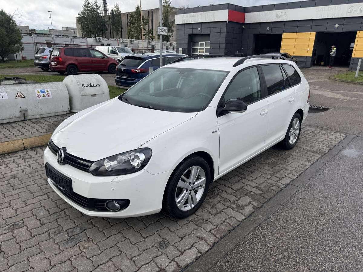 Volkswagen Golf 2013 — interior