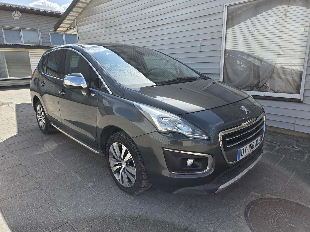 Peugeot 3008 2015 — interior