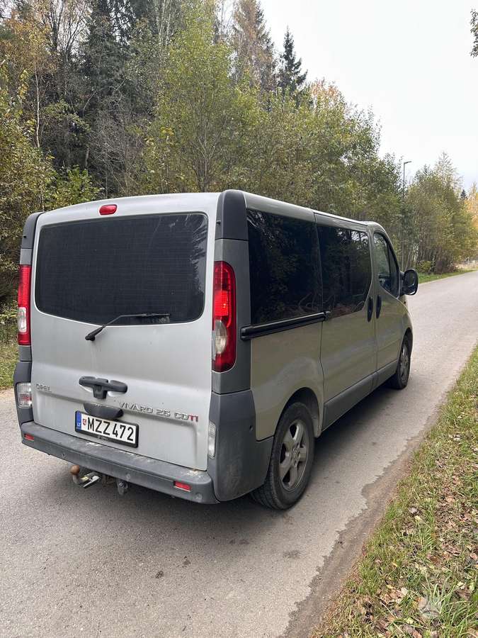Opel Vivaro 2009 — двигун 2464 cm³, 145 HP (107kW)