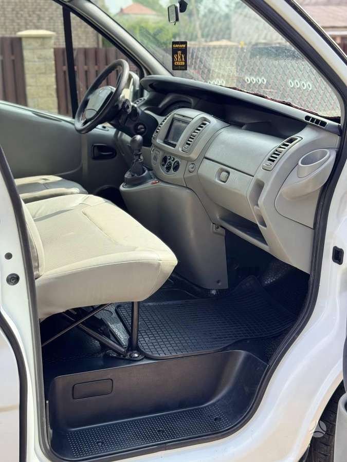 Renault Trafic 2009 — photo 10