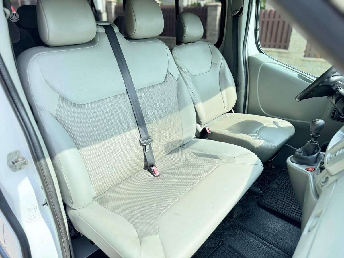 Renault Trafic 2009 — photo 11
