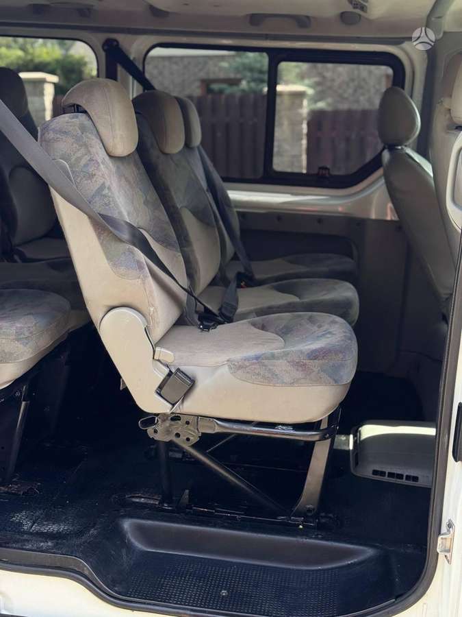 Renault Trafic 2009 — photo 13