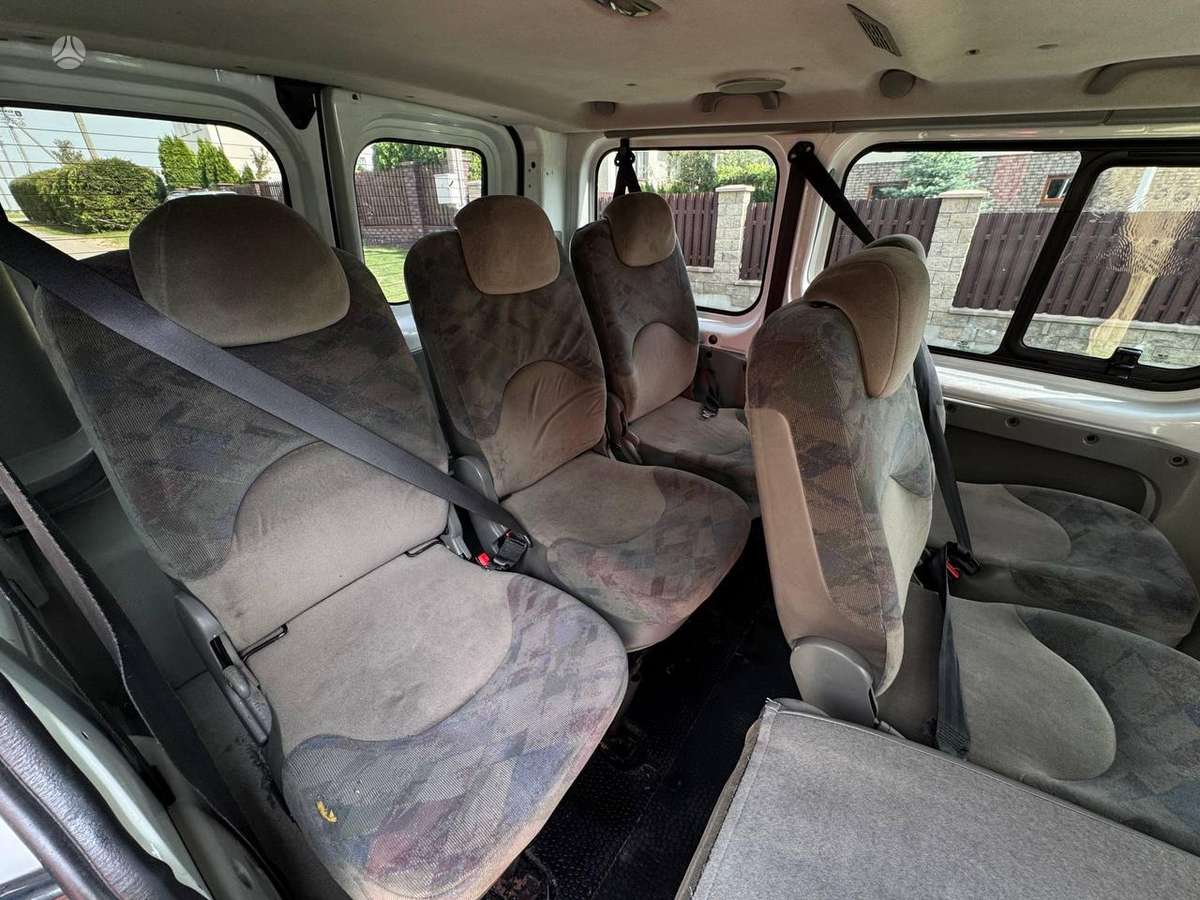Renault Trafic 2009 — photo 15