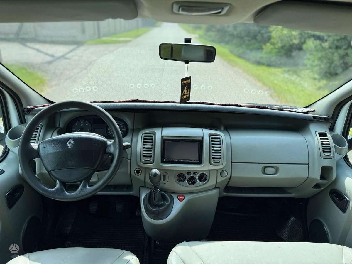 Renault Trafic 2009 — photo 18
