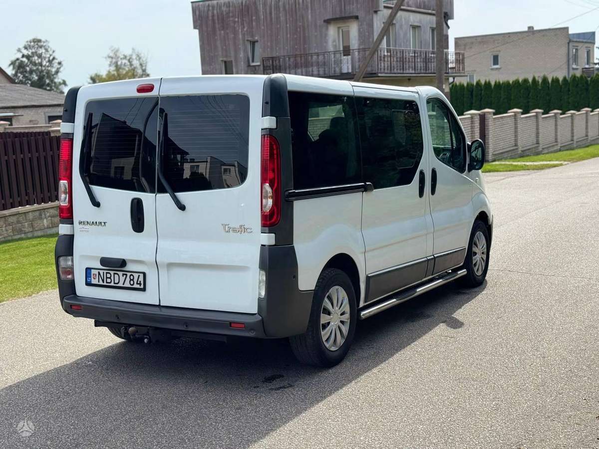 Renault Trafic 2009 — interior