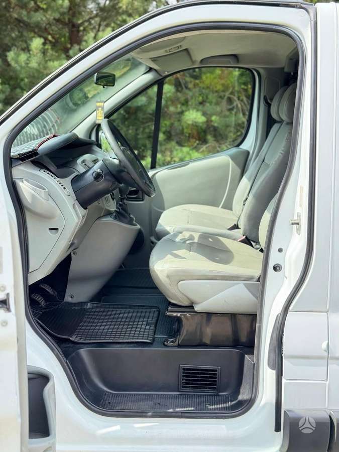 Renault Trafic 2009 — photo 8