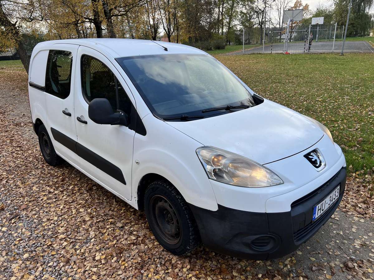 Peugeot Partner 2011 — салон