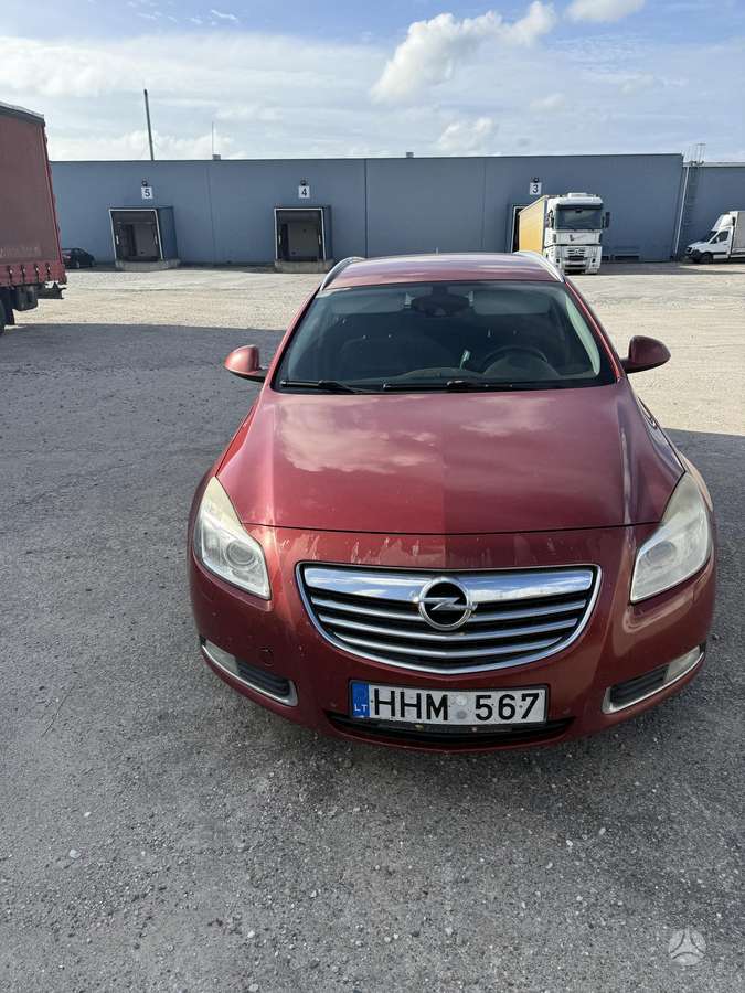 Opel Insignia 2010 — салон
