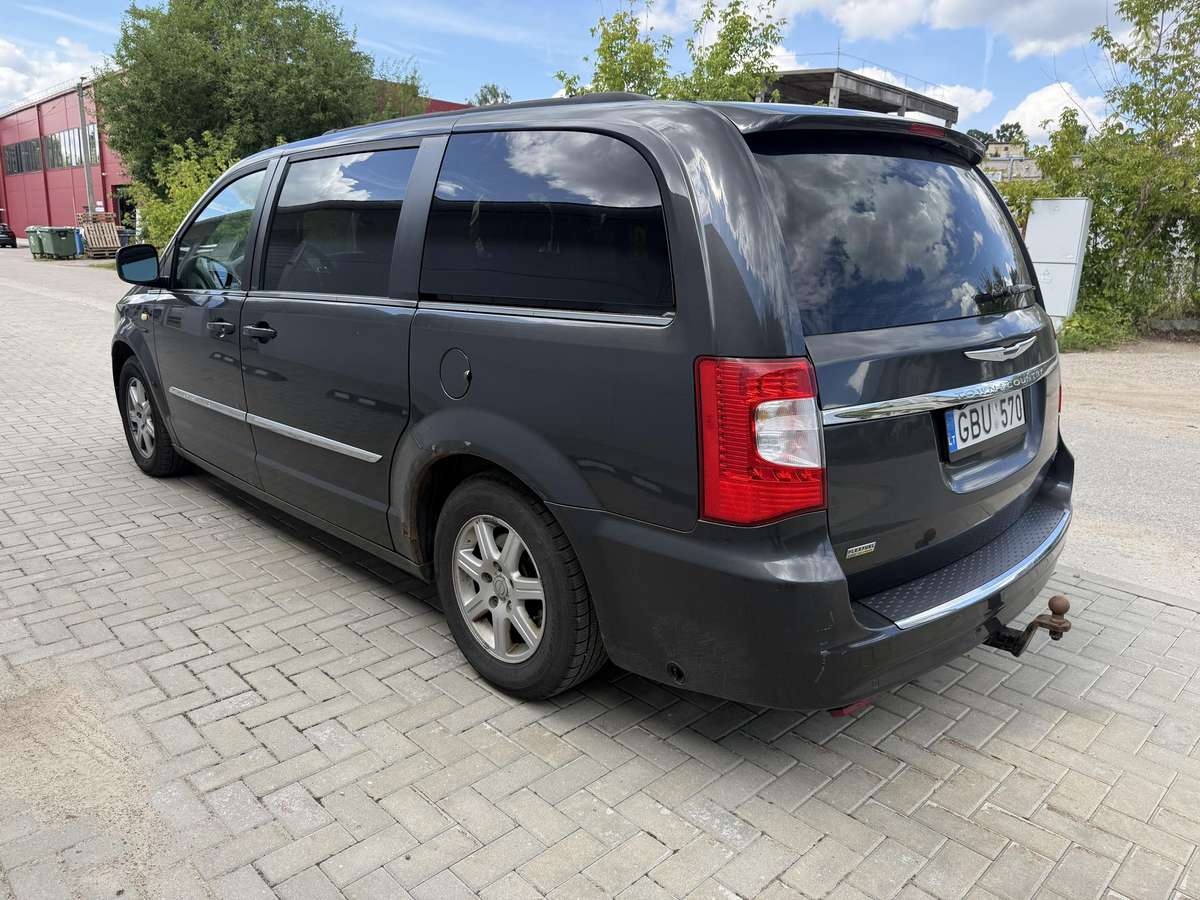 Chrysler Town 2011 — вигляд ззаду