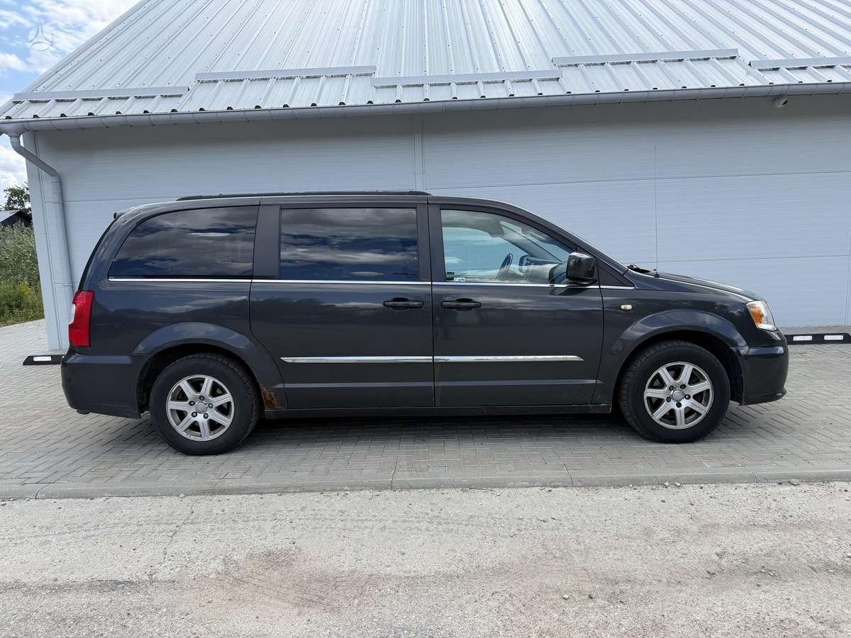 Chrysler Town 2011 — салон