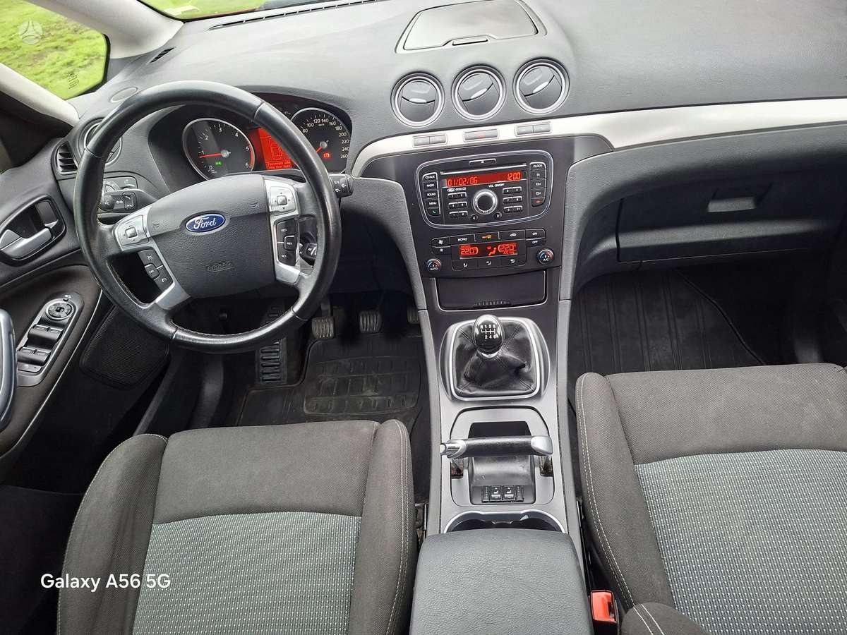 Ford S-MAX 2013 — photo 15