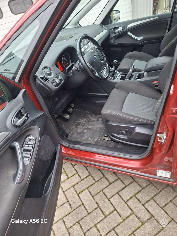 Ford S-MAX 2013 — photo 16