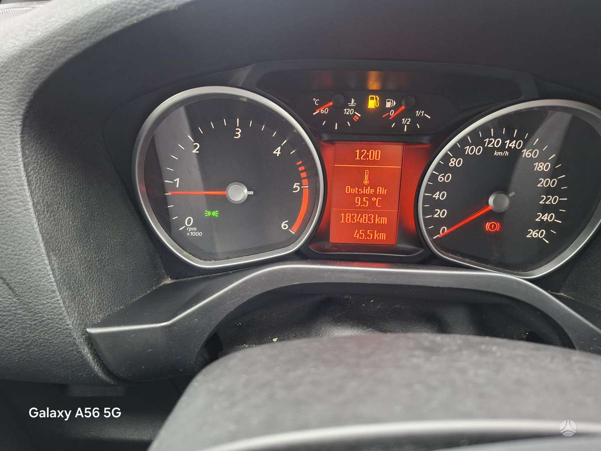 Ford S-MAX 2013 — photo 17