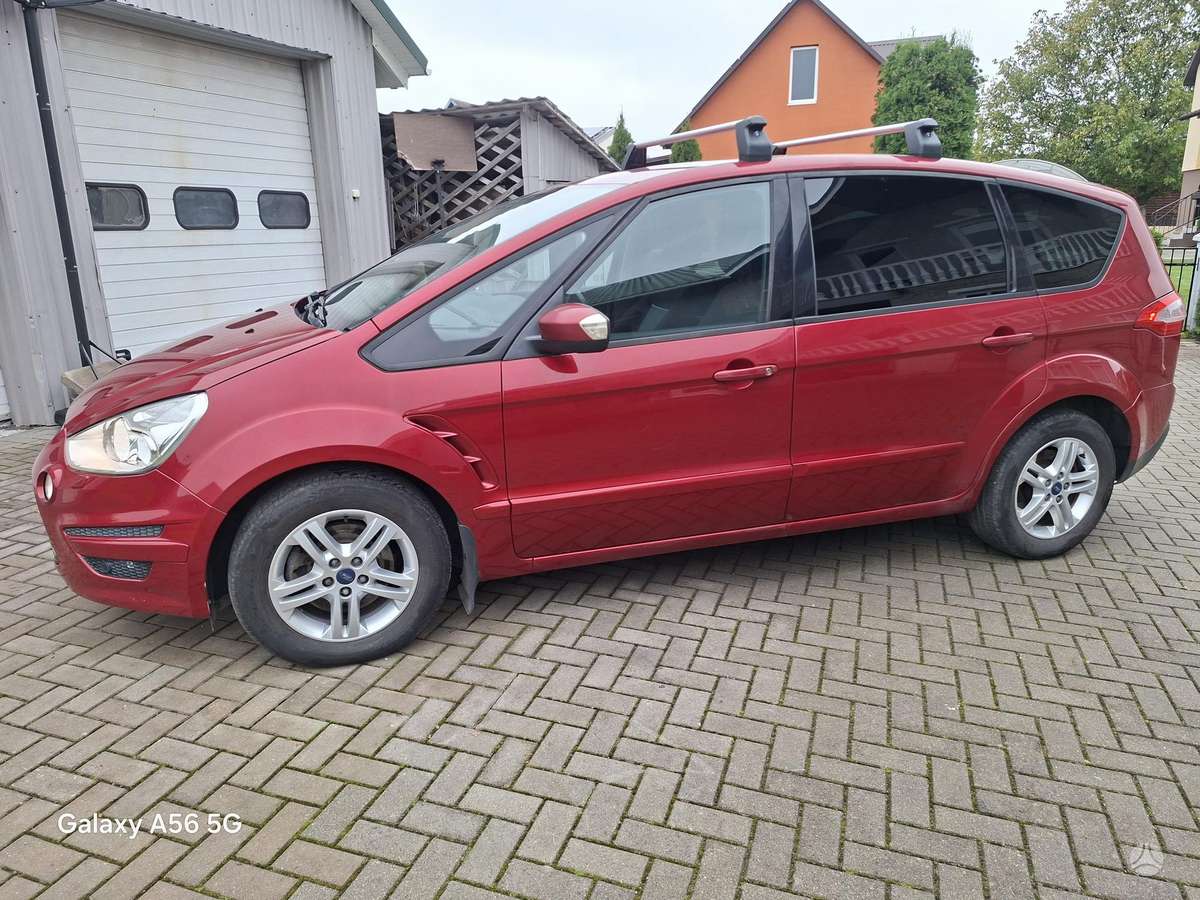 Ford S-MAX 2013 — rear view