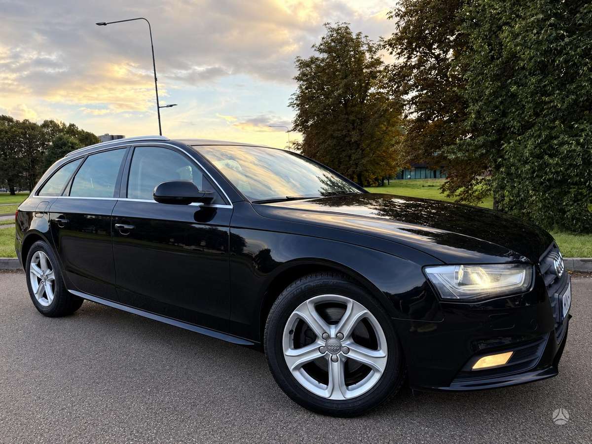 Audi A4 2013 — вигляд ззаду