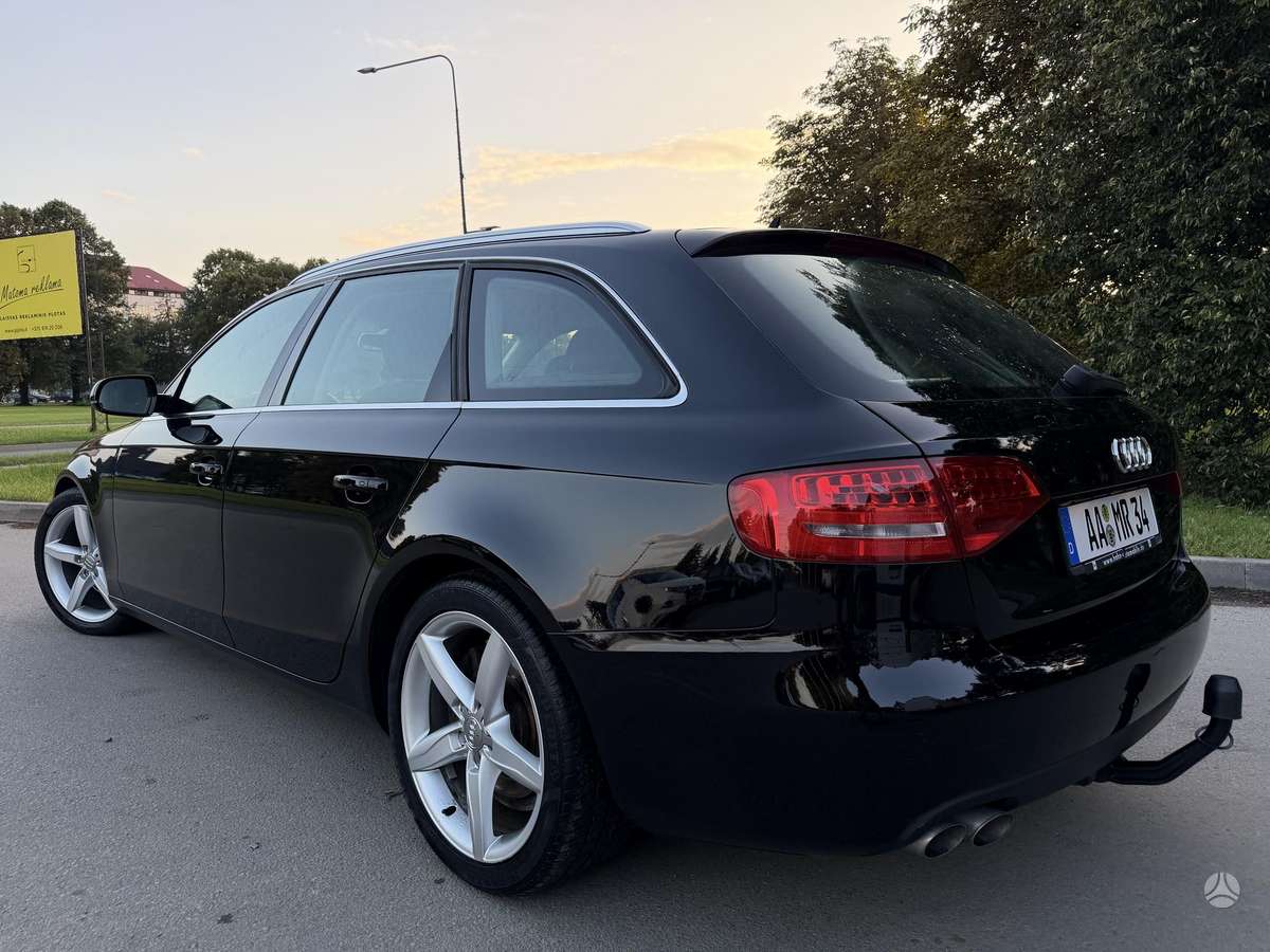 Audi A4 2009 — салон