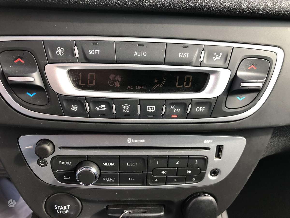Renault Megane 2015 — photo 20