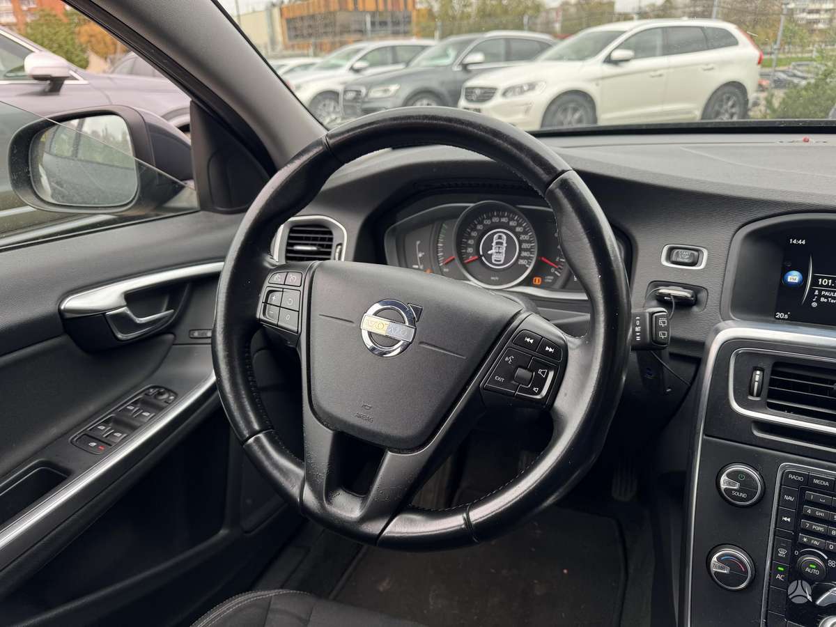 Volvo V60 2013 — photo 11