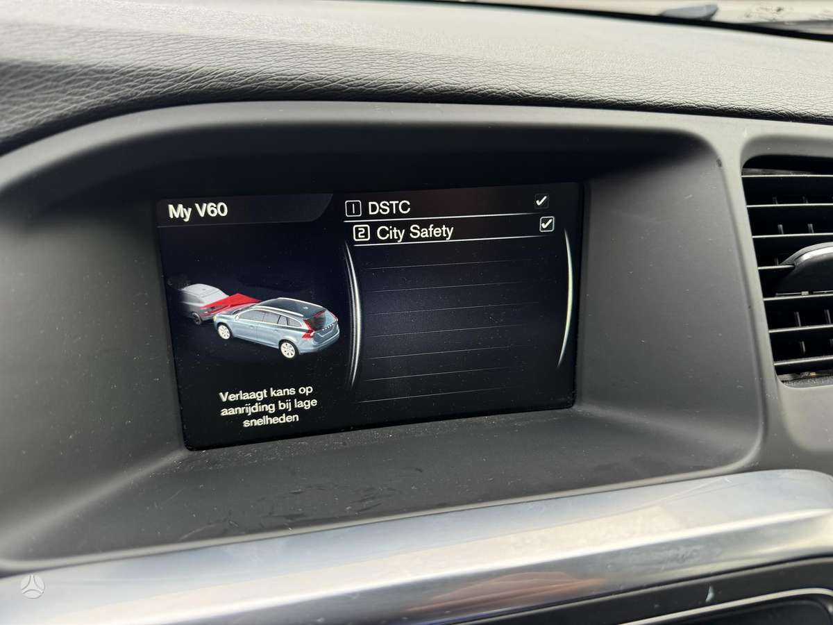 Volvo V60 2013 — photo 14