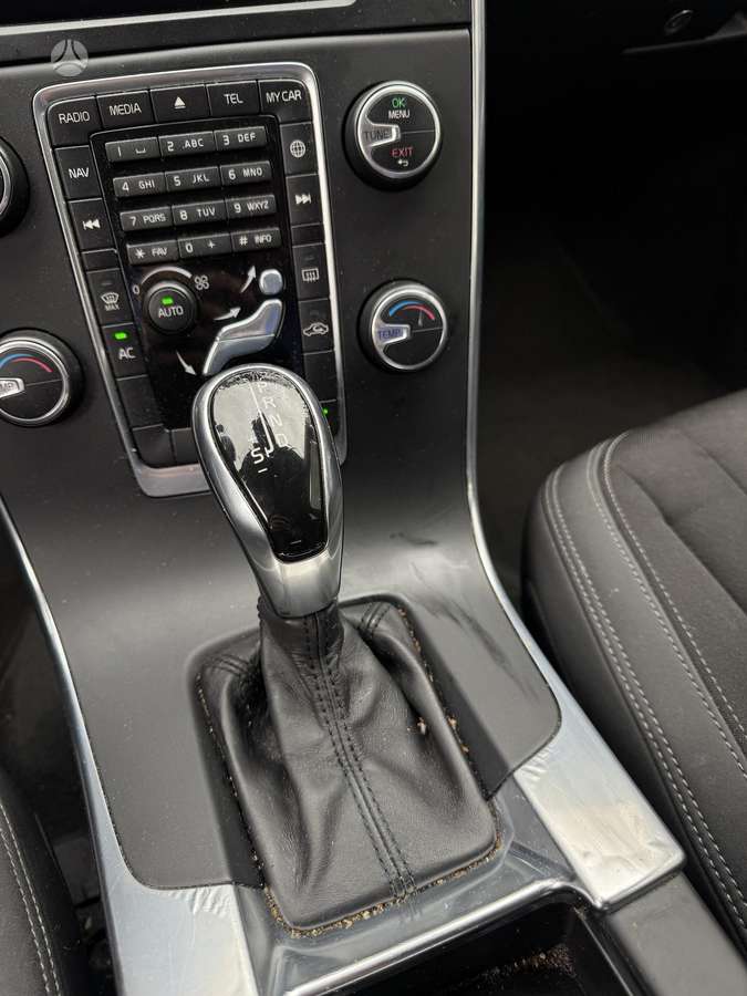 Volvo V60 2013 — photo 16