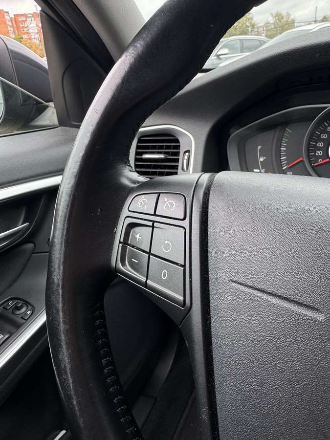Volvo V60 2013 — photo 17