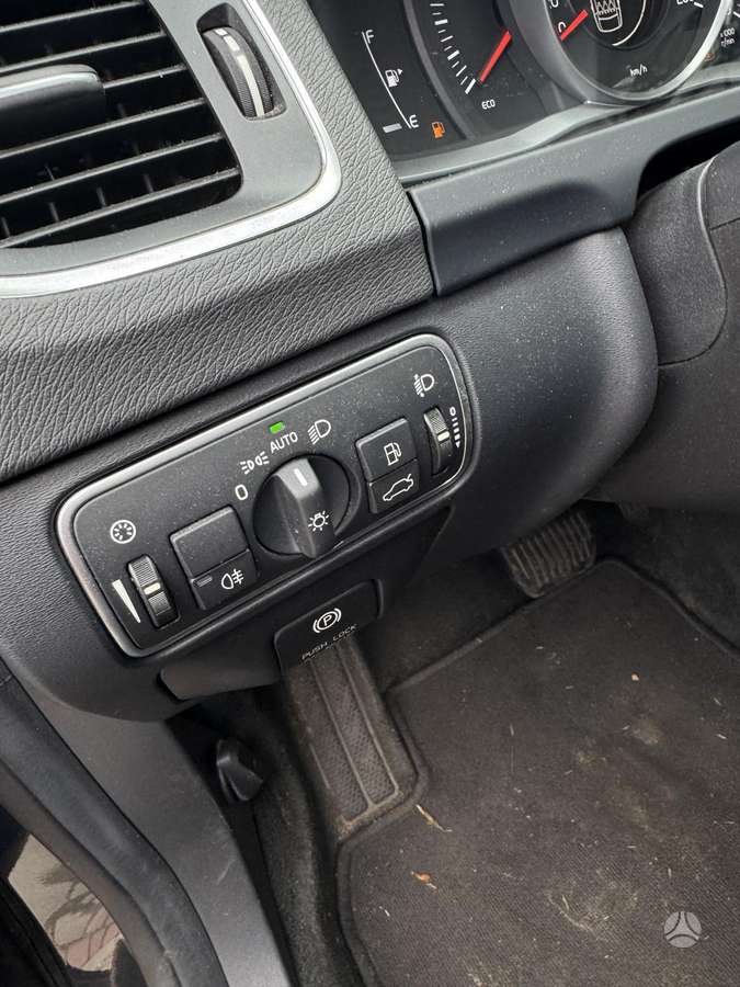 Volvo V60 2013 — photo 18