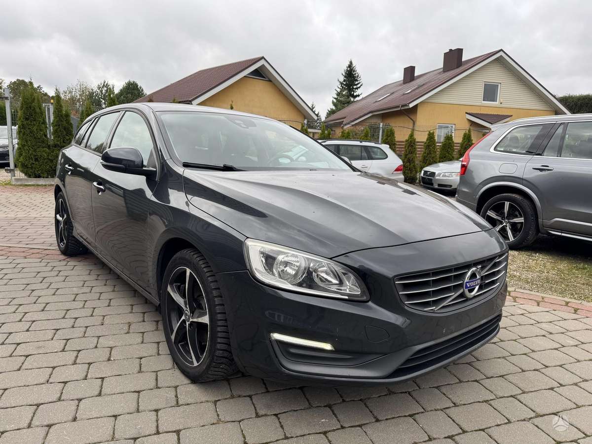 Volvo V60 2013 — rear view