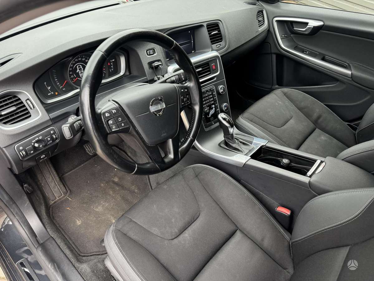 Volvo V60 2013 — photo 7