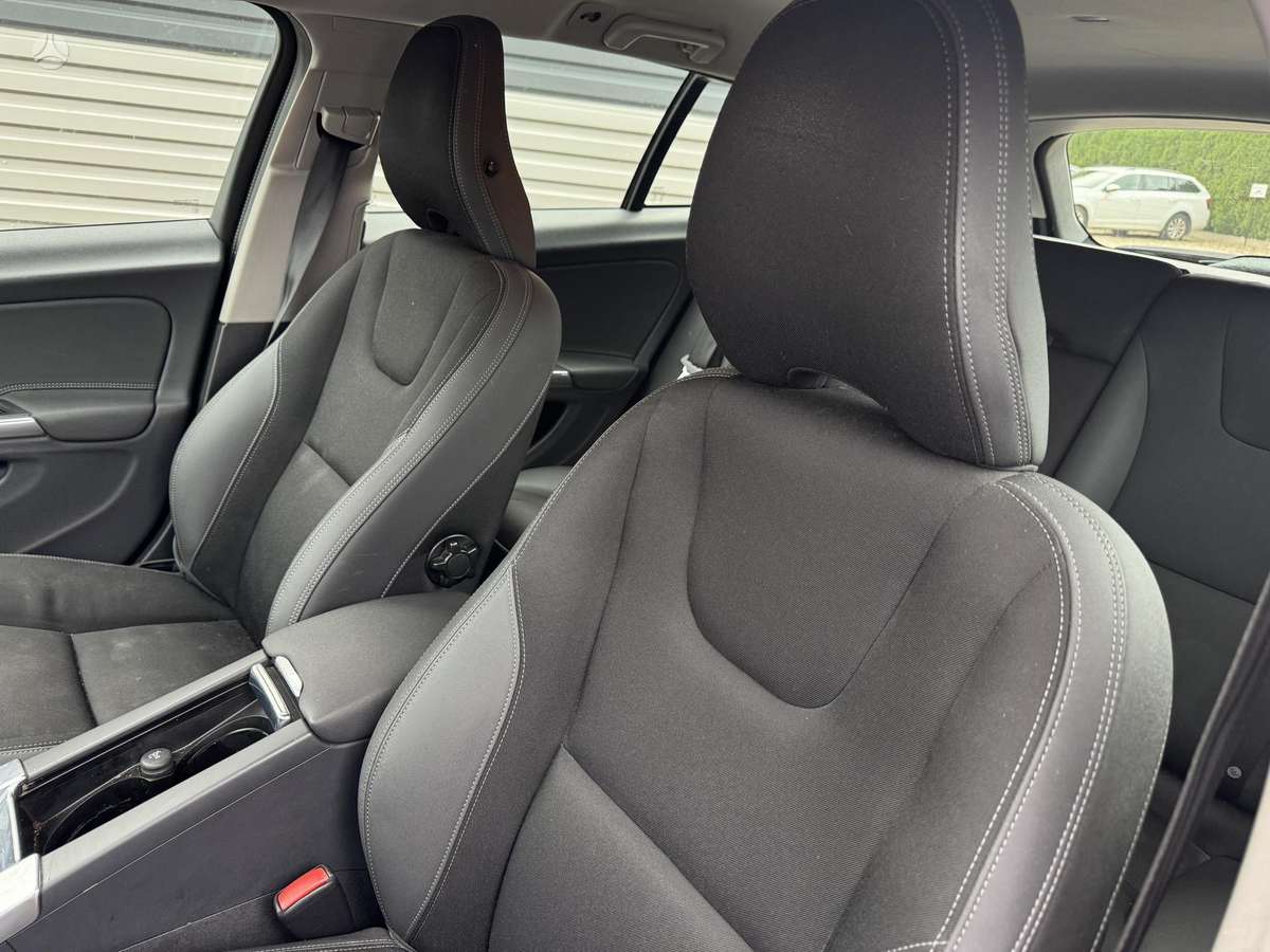 Volvo V60 2013 — photo 8