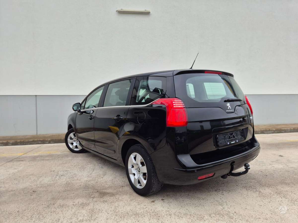 Peugeot 5008 2014 — вигляд ззаду