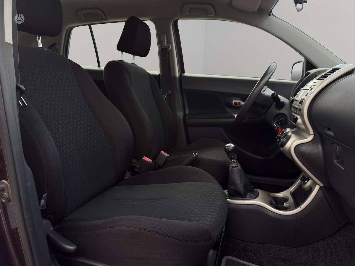 Toyota Urban 2009 — photo 8