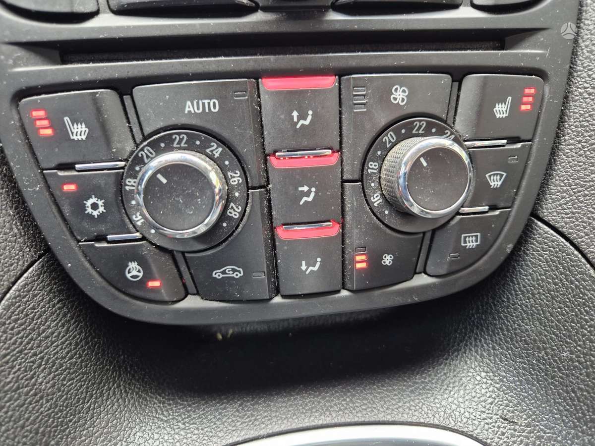 Opel Meriva 2014 — photo 16