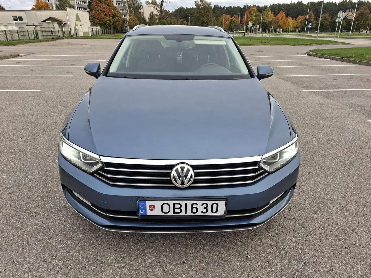 Volkswagen Passat 2015 — rear view