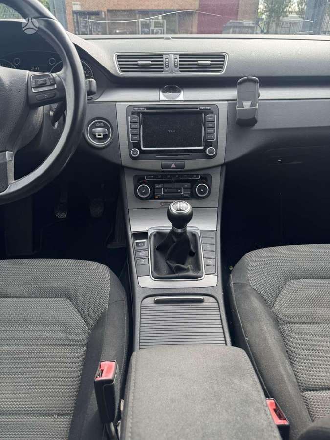 Volkswagen Passat 2011 — photo 10
