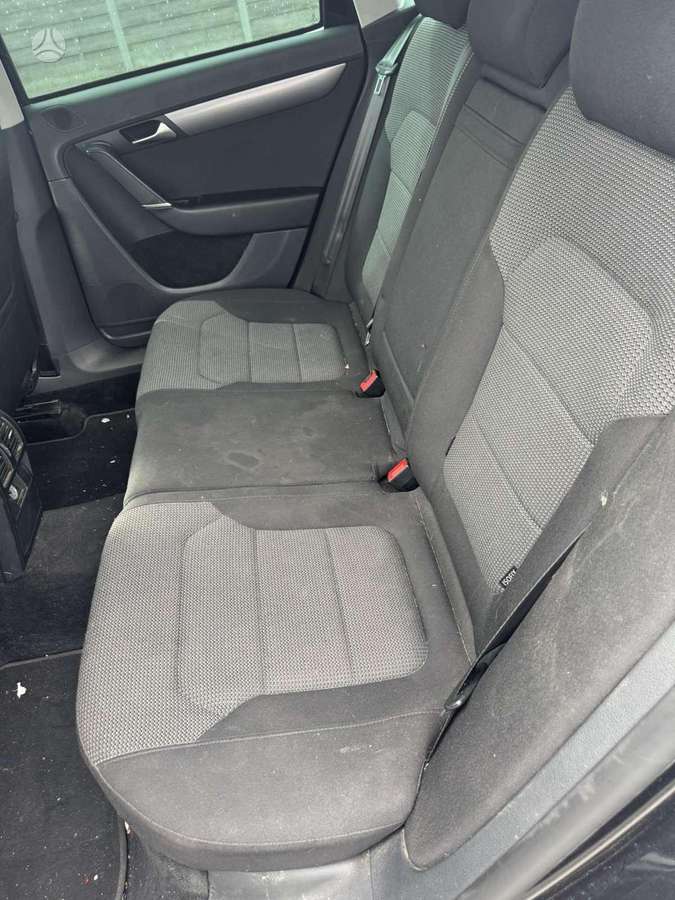 Volkswagen Passat 2011 — photo 12