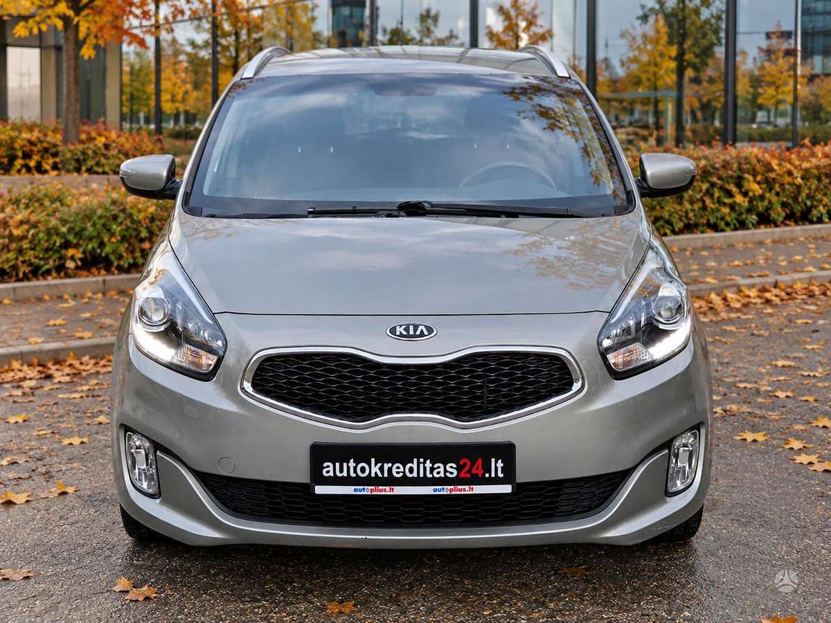 Kia Carens 2013 — rear view