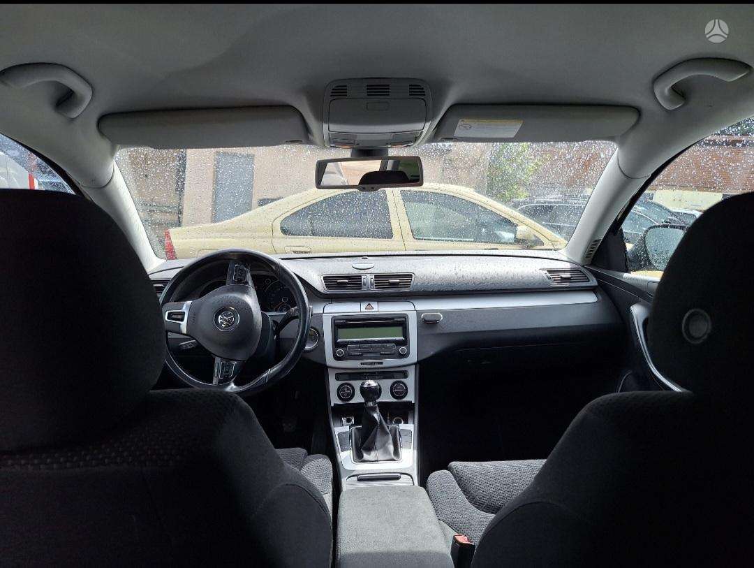 Volkswagen Passat 2009 — photo 11