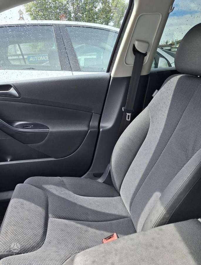 Volkswagen Passat 2009 — photo 13
