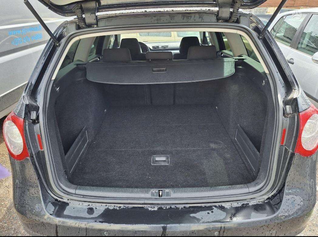 Volkswagen Passat 2009 — photo 14