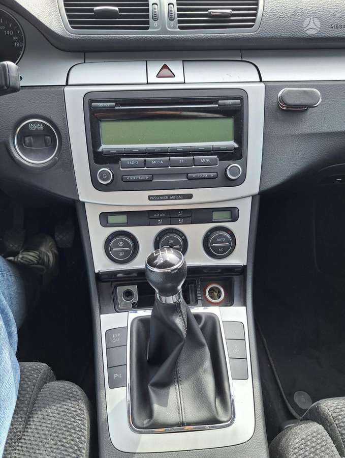 Volkswagen Passat 2009 — photo 6