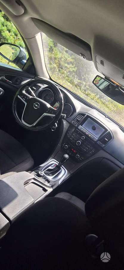 Opel Insignia 2010 — салон