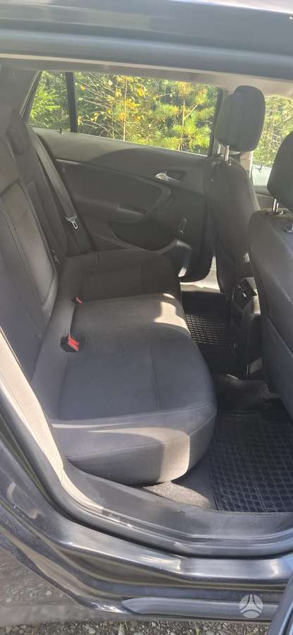 Opel Insignia 2010 — двигун 1956 cm³, 131 HP (96kW)