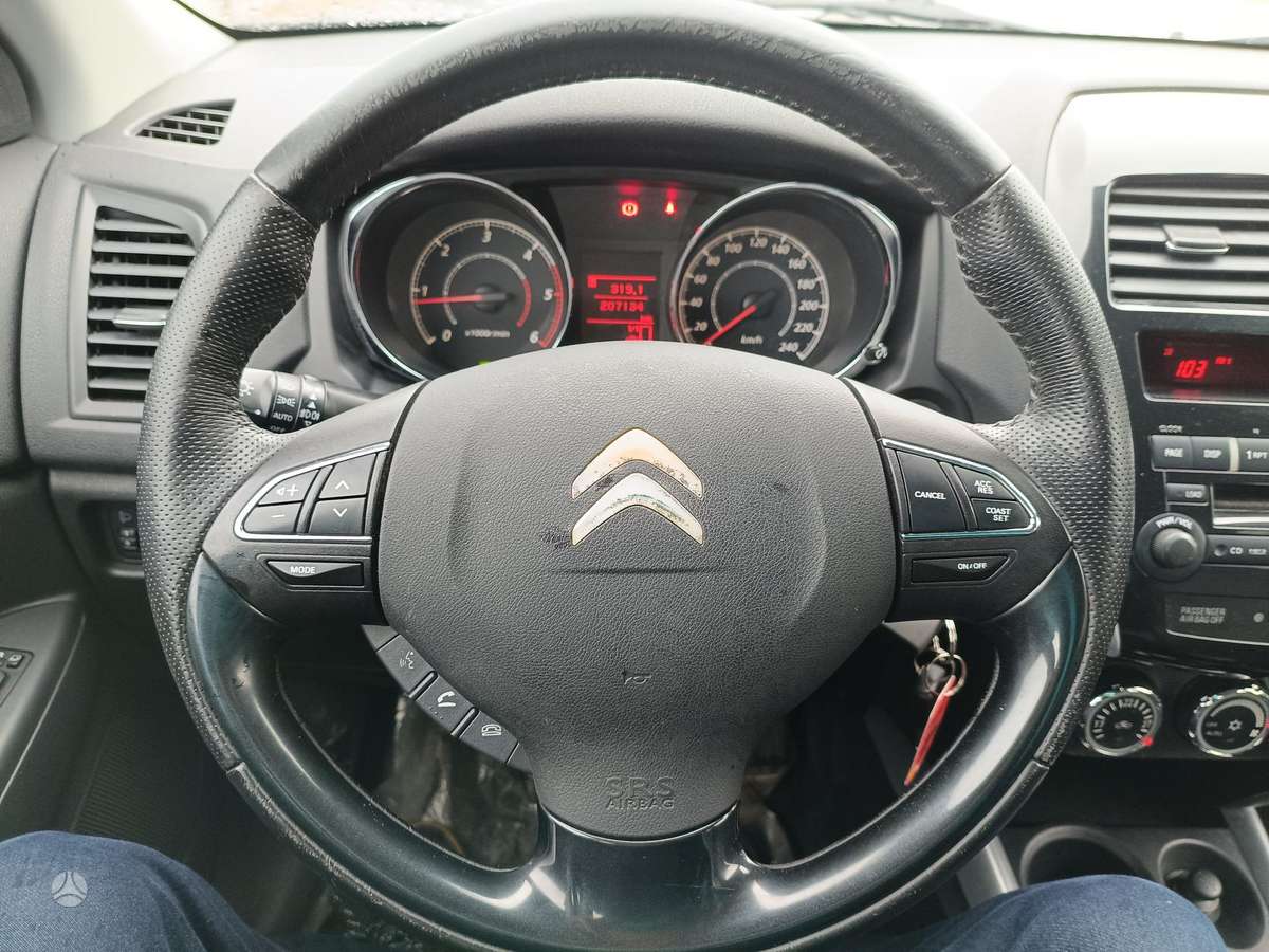 Citroen C4 2013 — photo 10